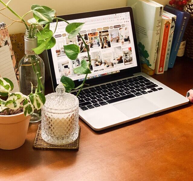 How to Create a Cozy and Inviting Home Workspace